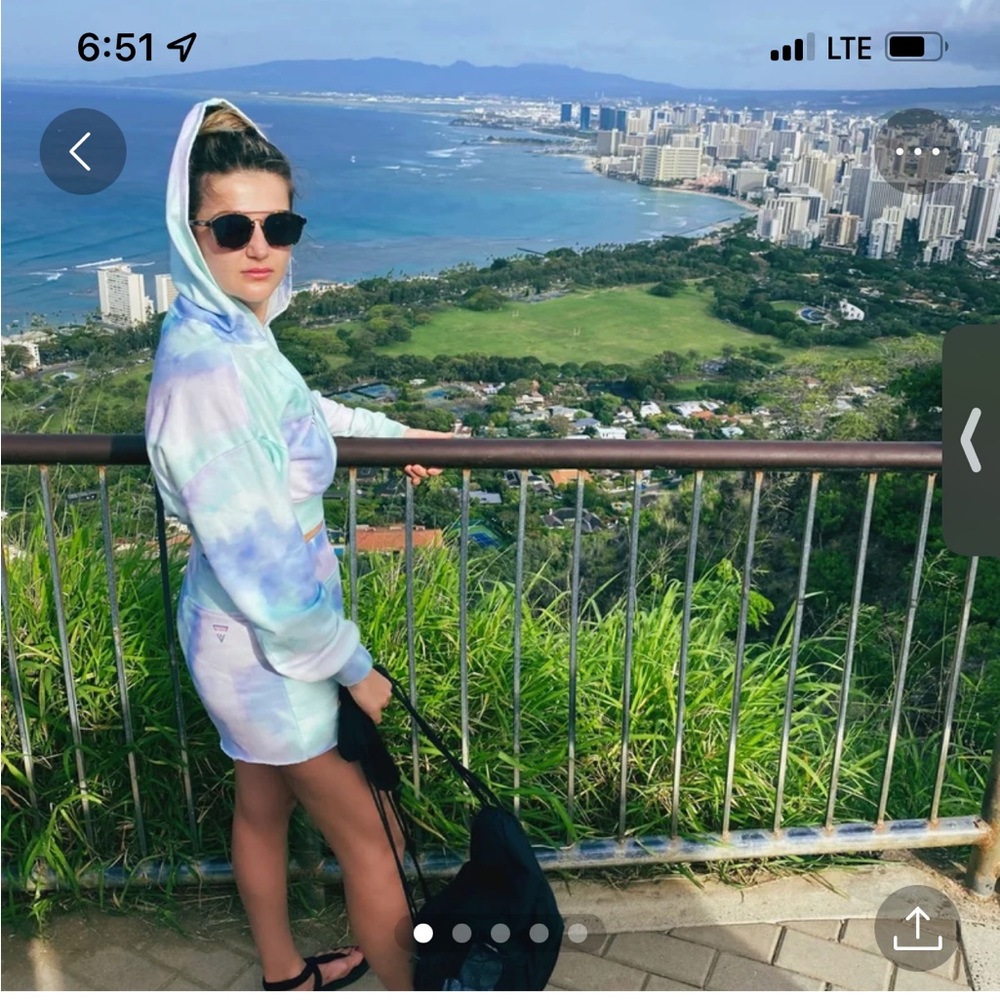Guess 2 piece sweatshirt and shorts